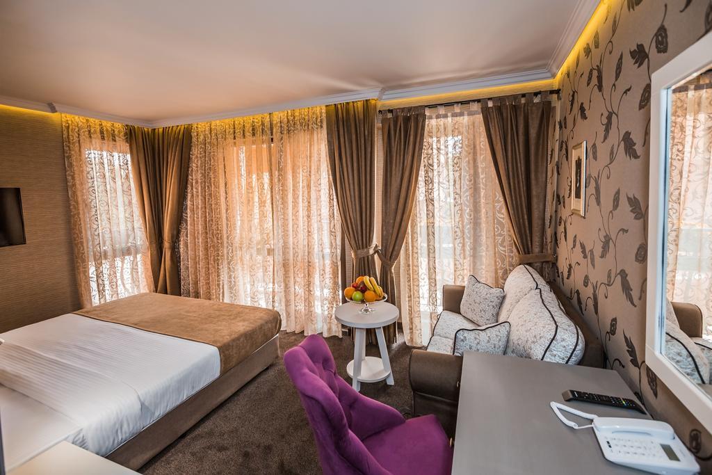 8 1/2 Art Guest House Plowdiw Zimmer foto
