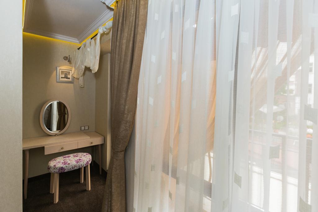 8 1/2 Art Guest House Plowdiw Zimmer foto