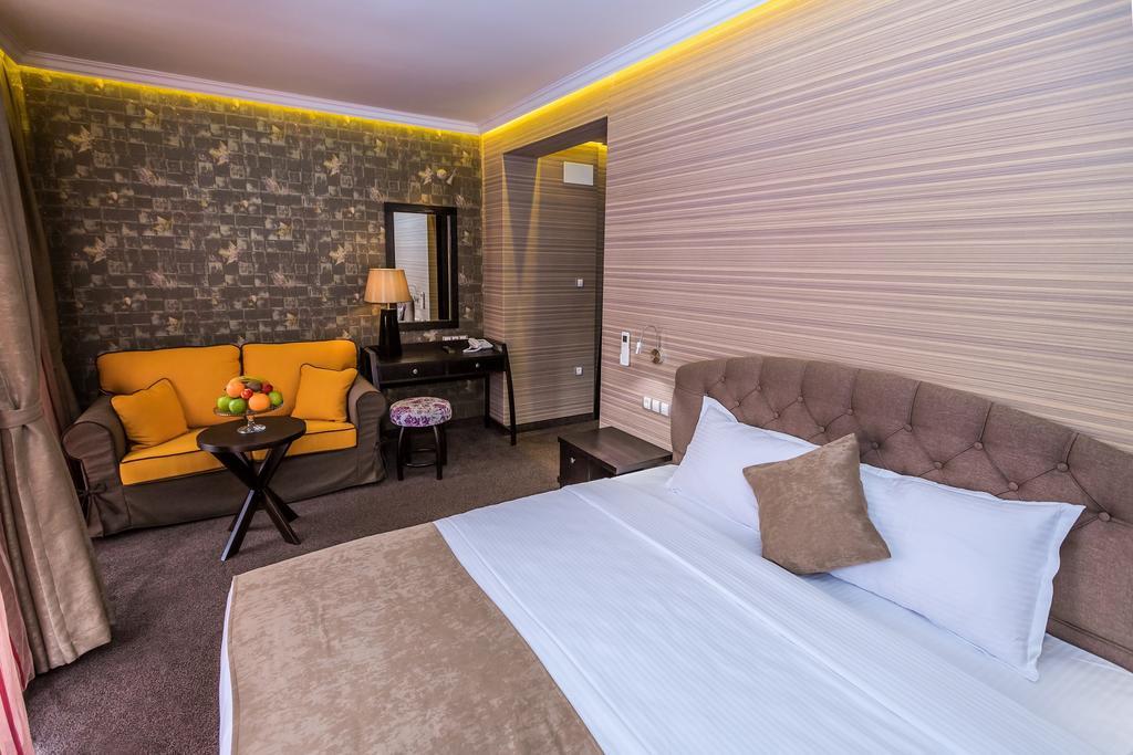 8 1/2 Art Guest House Plowdiw Zimmer foto