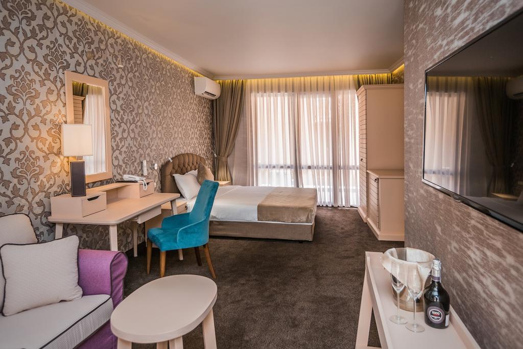 8 1/2 Art Guest House Plowdiw Zimmer foto
