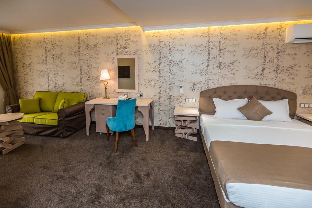 8 1/2 Art Guest House Plowdiw Zimmer foto