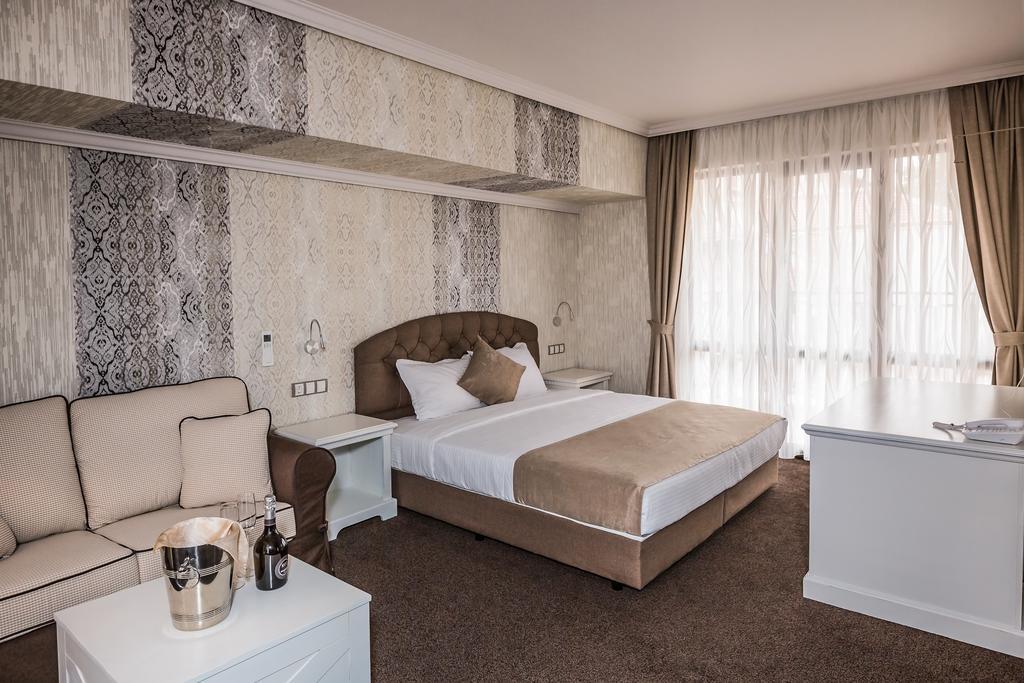 8 1/2 Art Guest House Plowdiw Zimmer foto